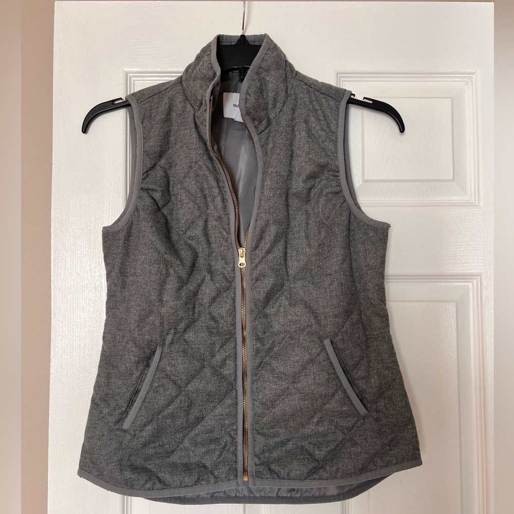 Gray Old Navy light puffer vest